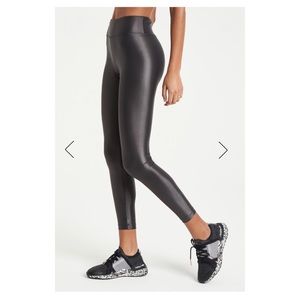Bandier lead/grey leggings.